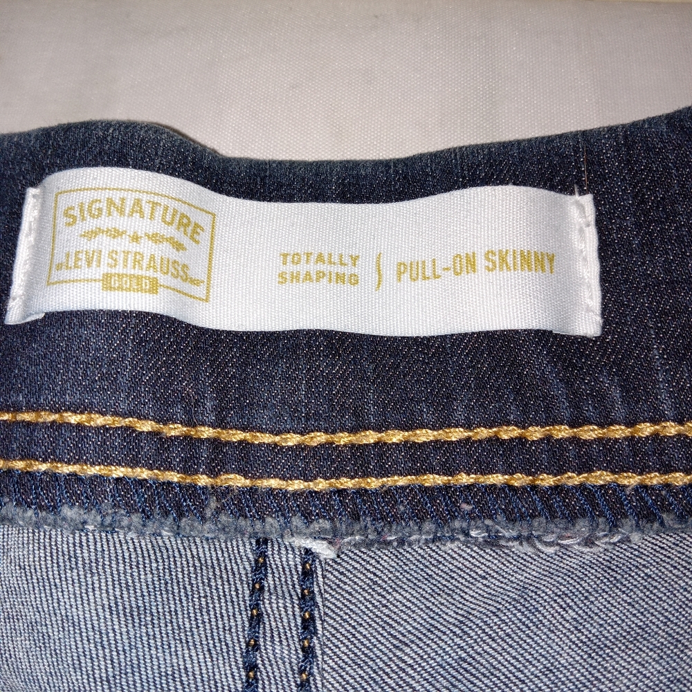 Levis Strauss Totally Shaping Pull-On Skinny Jeans 4 / 27 - Picture 5 of 9